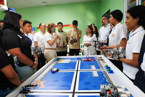 Equipos de Chiriquí y la comarca Ngäbe Buglé participan en competencia de robótica