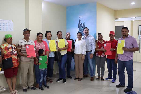 Familias de Panamá Norte reciben las escrituras de sus tierras