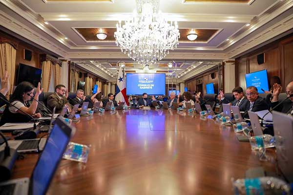 Gobierno panameño aprueba nuevo contrato del Estado con Minera Panamá