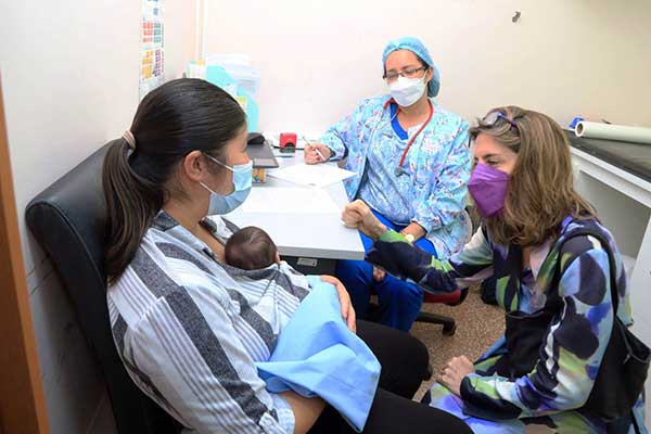 Hospital del Niño avanza con implementación del programa ‘Mamá Canguro’