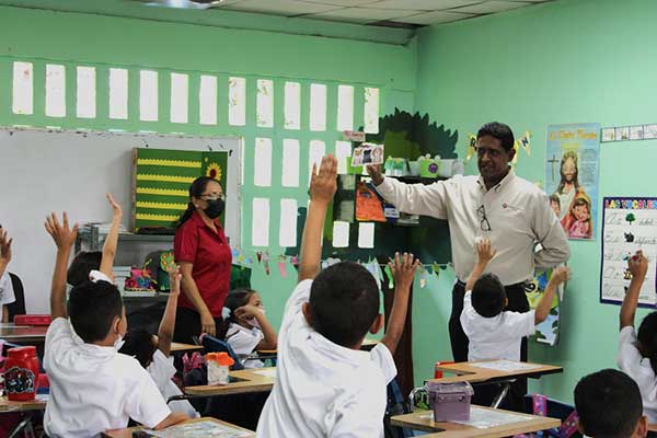 Senacyt visita Centros educativos del Programa Hagamos Ciencia