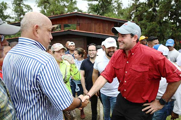 Carrizo y Adames coinciden durante homenaje a Omar Torrijos