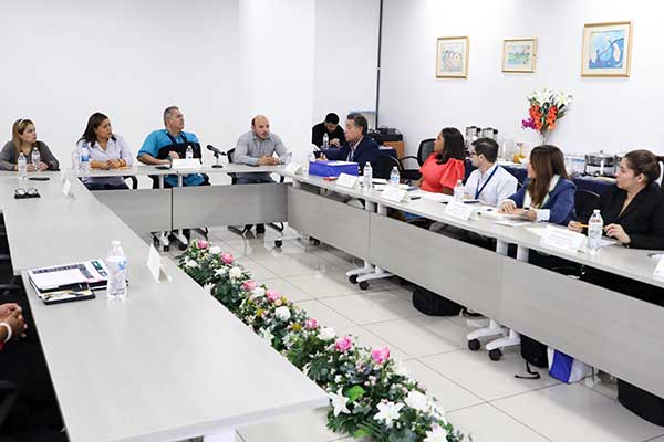 Observadores internacionales se reúnen con miembros de CD por elecciones primarias