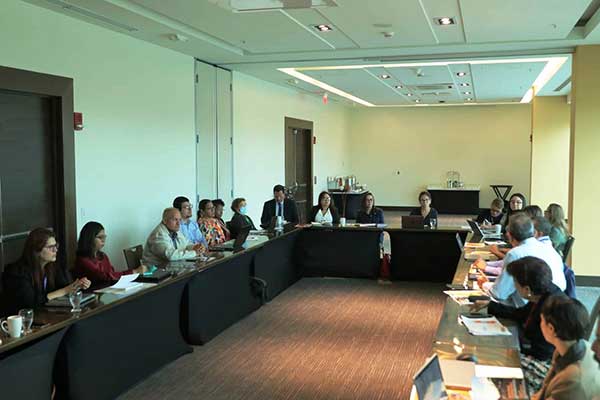 Presentan estudio internacional sobre experiencias de la población migrante femenina