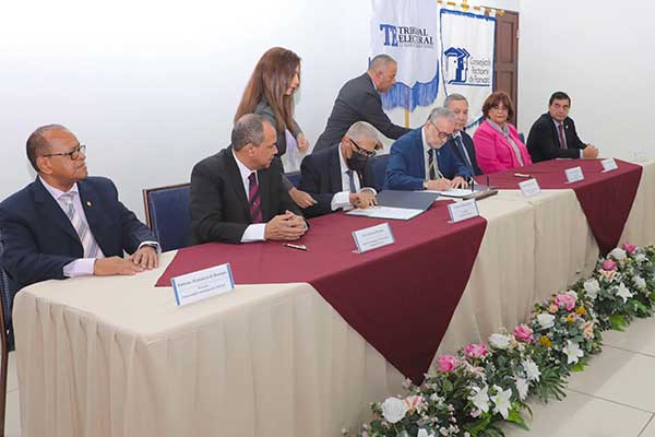 TE y Consejo Nacional de Rectores suscriben convenio de colaboración