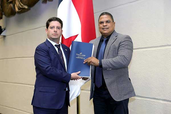Contrato con Minera ya está en manos de diputados del Parlamento panameño