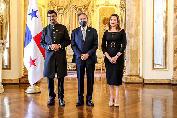 Presidente Cortizo recibe cartas credenciales de nuevos embajadores