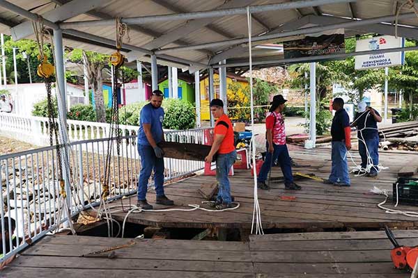 Continúan trabajos de reparación de muelle en la Isla Taboga