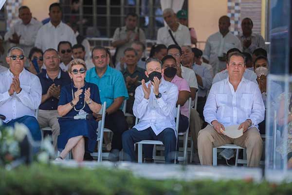 Cortizo participa en develación de busto en honor a Pedro Solís Villalaz y entrega sementales
