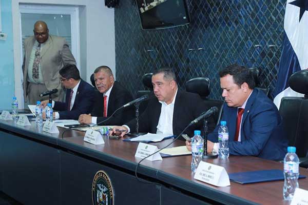 Diputados de Asuntos Agropecuarios insisten en comparecencia de titulares del MICI y Cancillería