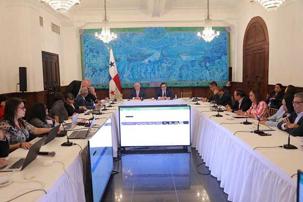 Gabinete de Seguimiento revisa avances de proyectos de instalaciones deportivas y de salud