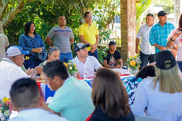 Gaby Carrizo se reúne con residentes de Arraiján