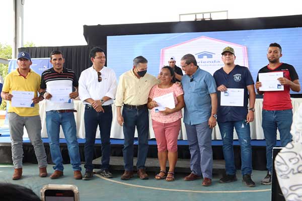 Gobierno entrega nuevos hogares para 114 familias de Herrera que vivían en vulnerabilidad