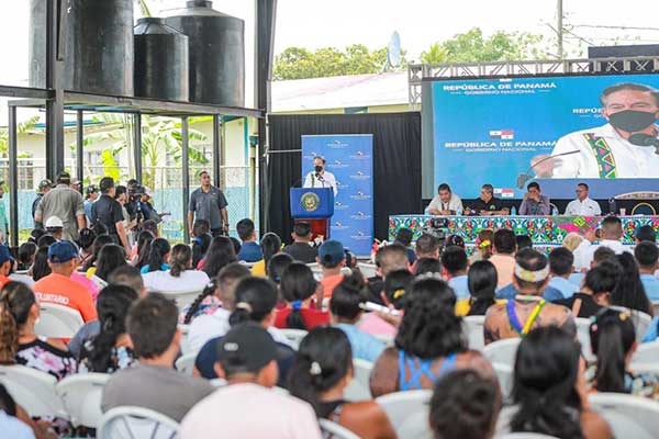 Gobierno lleva respuestas a pobladores de la apartada Comarca Emberá Wounaan