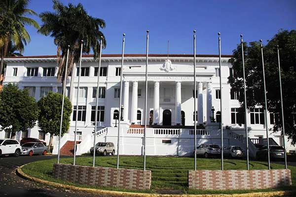 Lanzan agenda para conmemorar 100 años del “Elefante Blanco”