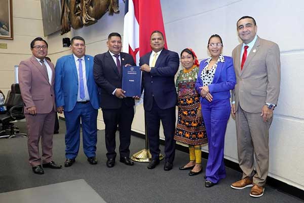 Aprueban iniciativa que protege derechos lingüísticos de los pueblos indígenas