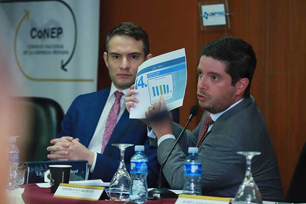 Ministro Alfaro Boyd expone a directivos del CONEP modificaciones al proyecto de contrato minero