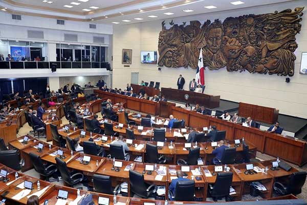 Parlamento panameño avala en segundo debate proyecto que aprueba contrato del Estado con Minera Panamá