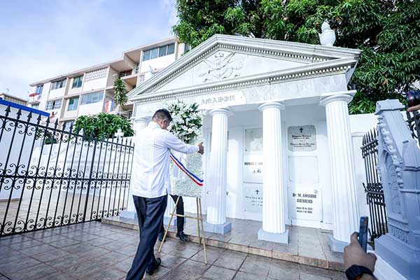 Con ausencia de Cortizo y sus ministros, Gobierno conmemora Día de los Difuntos y de Próceres de la Independencia