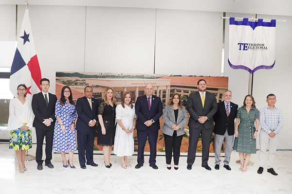 Miembros de la Junta Nacional de Escrutinio del TE toman posesión