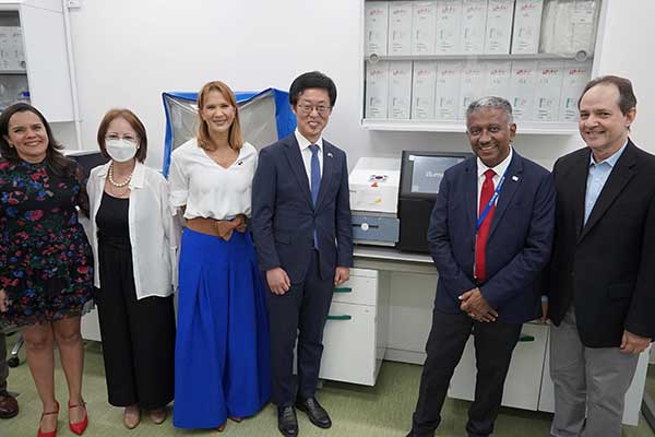 Embajada de Corea dona secuenciador de ADN al Centro Regional de Innovación en Vacunas y Biofármacos