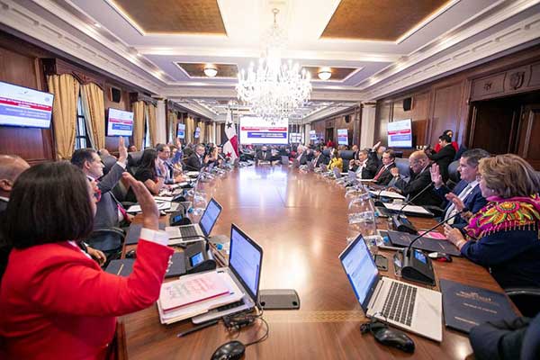 Extenderán precio del combustible solidario a B/. 3.25 hasta el 5 de enero de 2024