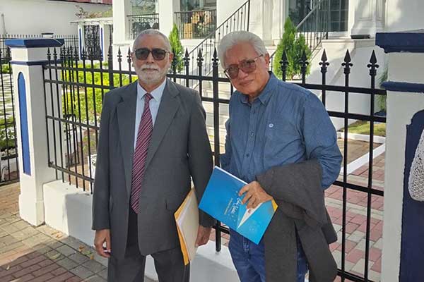 Farmacéuticos querellan al director de la Caja de Seguro Social