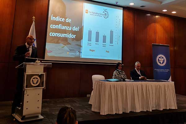 Índice de confianza de los consumidores panameños disminuye 10 puntos