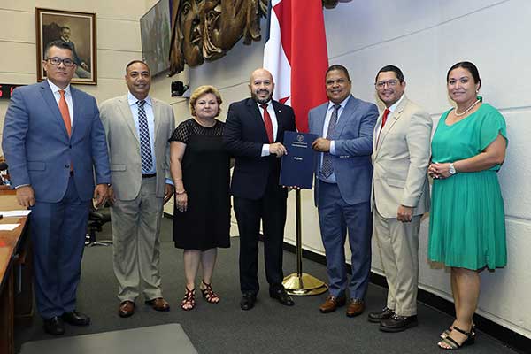 Aprueban en tercer debate norma que moderniza Ley 40 que rige a la Cruz Roja Panameña
