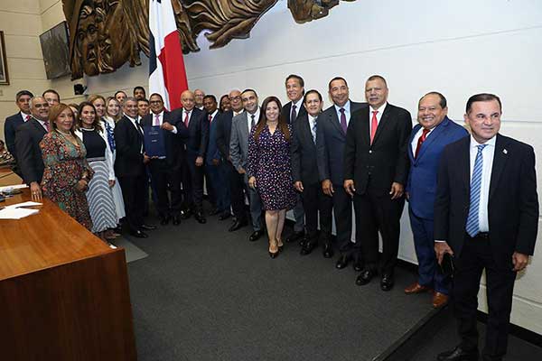 Aprueban en tercer debate nueva ley de medicamentos para “asegurar abastecimiento y abaratar costos”