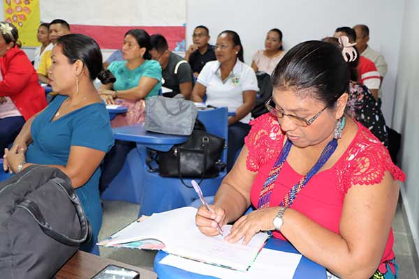 Capacitan a más de 100 docentes de la comarca Emberá