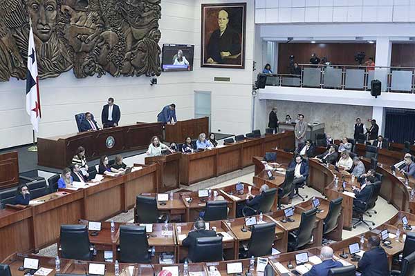 Pasa a tercer debate iniciativa que regulará compra de medicamentos