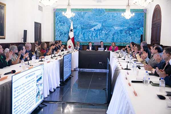 Por unanimidad, Mesa Técnica de Medicamentos recomienda sanción de la ley 1007