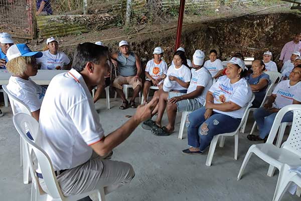 Arrocha Presenta su Visión de Esperanza en Las Cumbres y Chilibre