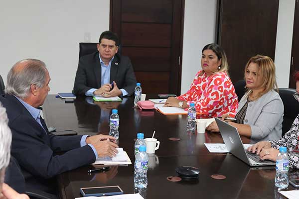 Autoridades gubernamentales se reúnen con ACOVIPA