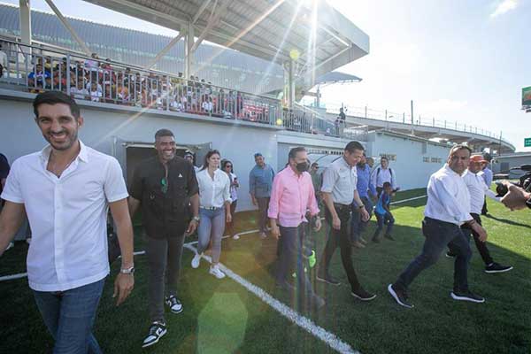 Cortizo entrega el Estadio Bernardo “Candela” Gil en San Miguelito