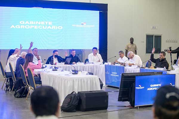 Cortizo recibe rendición de cuentas del agro y reitera su respaldo al sector