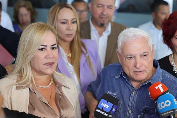 Expresidente Martinelli denuncia en la Asamblea al mandatario Cortizo y al vicepresidente Carrizo