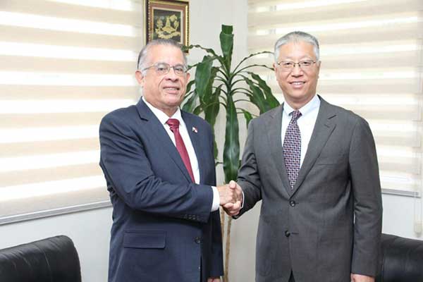 Ministro Valderrama y embajador de China reiteran compromiso de seguir fortaleciendo el agro