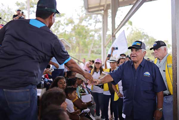 Mulino reitera compromiso de desarrollar tren a David y gestionar plan de rescate de carreteras