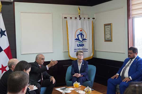 Rector de la UMIP se reúne con la administradora Marítima de los Estados Unidos