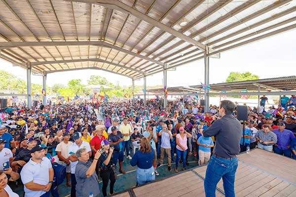 Roux proyecta construcción de infraestructuras en provincias centrales para impulsar agro, turismo y mejorar sistema de salud