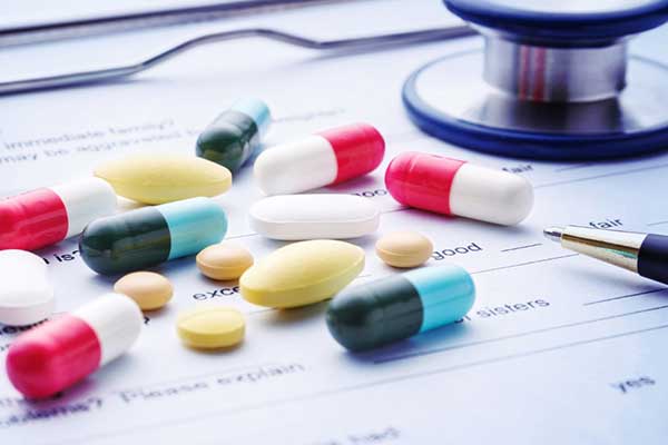 Farmacéuticos presentan propuestas para reglamentar la ley de medicamentos