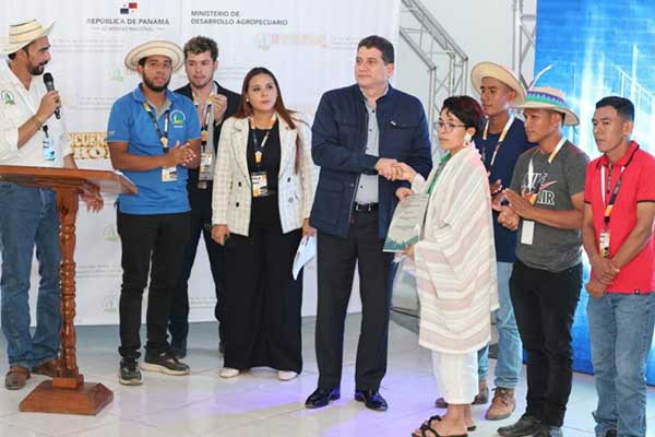 Jóvenes analizan retos para enfrentar cambio climático y fenómeno de El Niño en el sector agropecuario