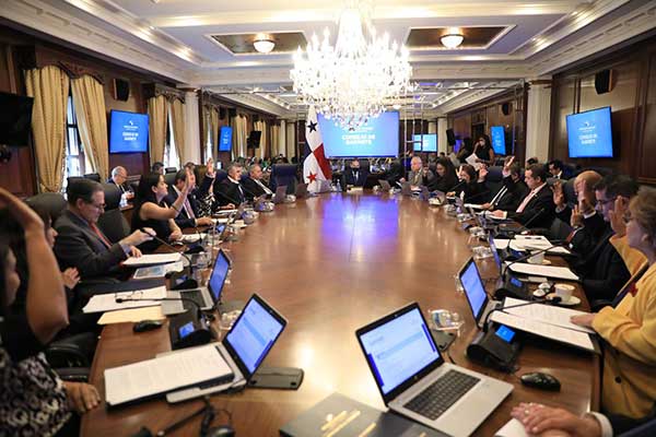 Panamá: autorizan emisión de Títulos de Valores por B/.630 millones para cancelar deuda a bancos