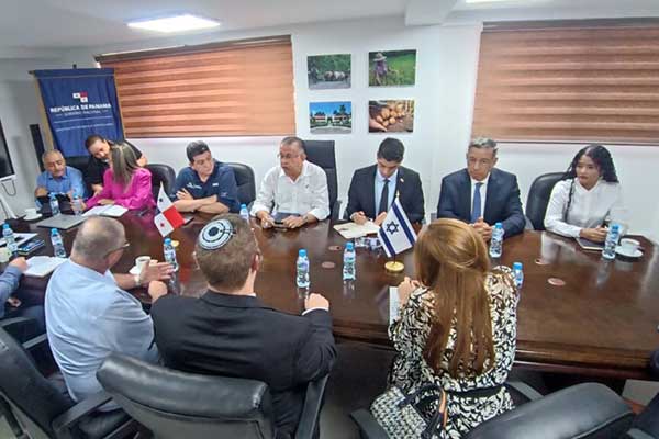 Panamá e Israel revisan hoja de ruta de centro de excelencia agrícola de El Ejido