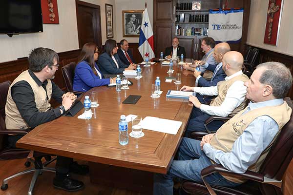 TE se reúne con Misión de Observación Electoral de la OEA