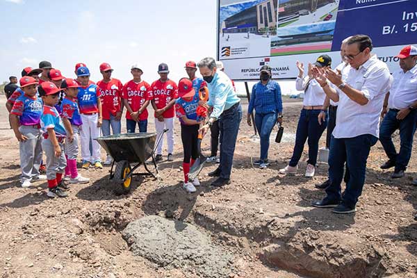 Cortizo inaugura e inspecciona obras durante GTC en Coclé