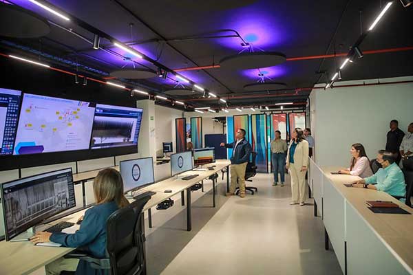 Cortizo recorre Centro de Monitoreo de Aduanas «Escudo Invisible»