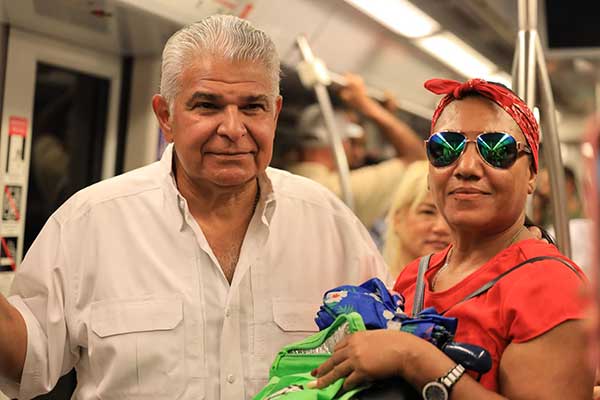 Mulino recorre el Metro y afirma que extensión 3 concluirá en tiempo récord